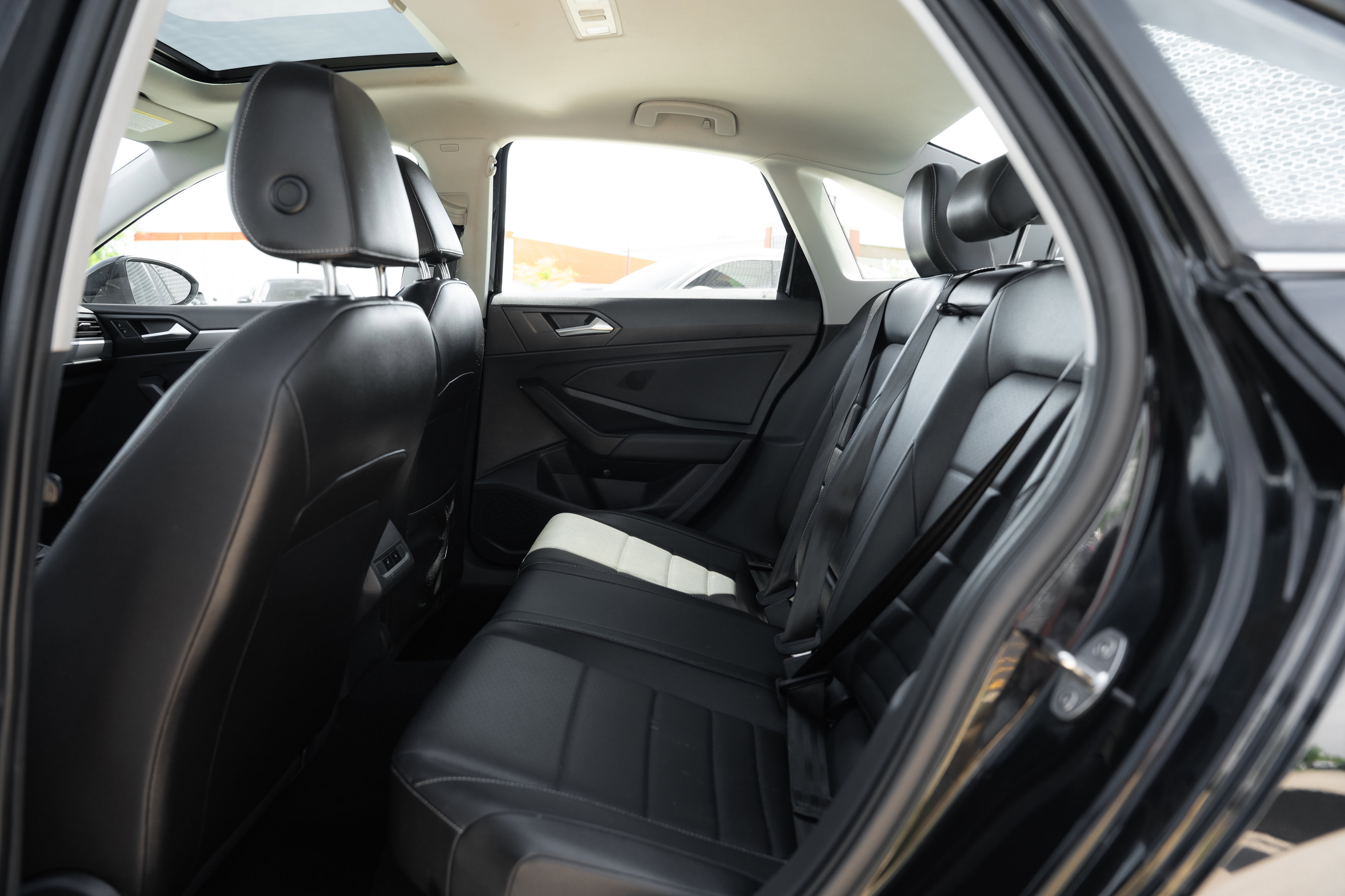 Used 2021 Volkswagen Jetta SE FWD image 22