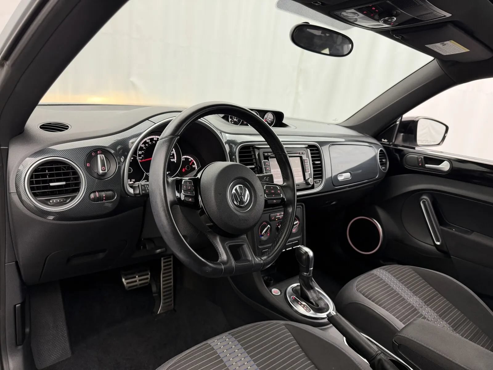 Used 2013 Volkswagen Beetle Turbo FWD image 9