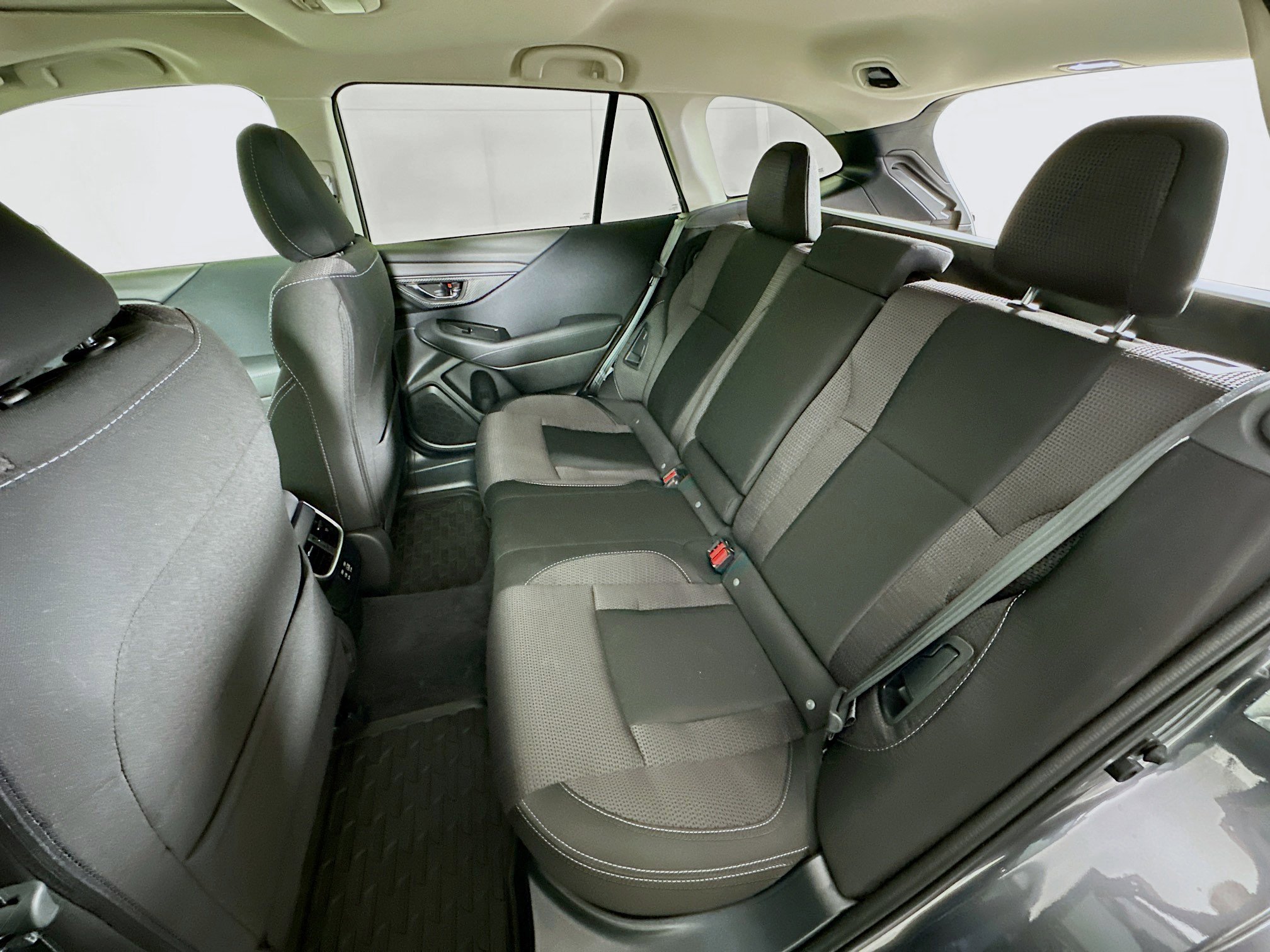 Used 2025 Subaru Outback Premium image 29