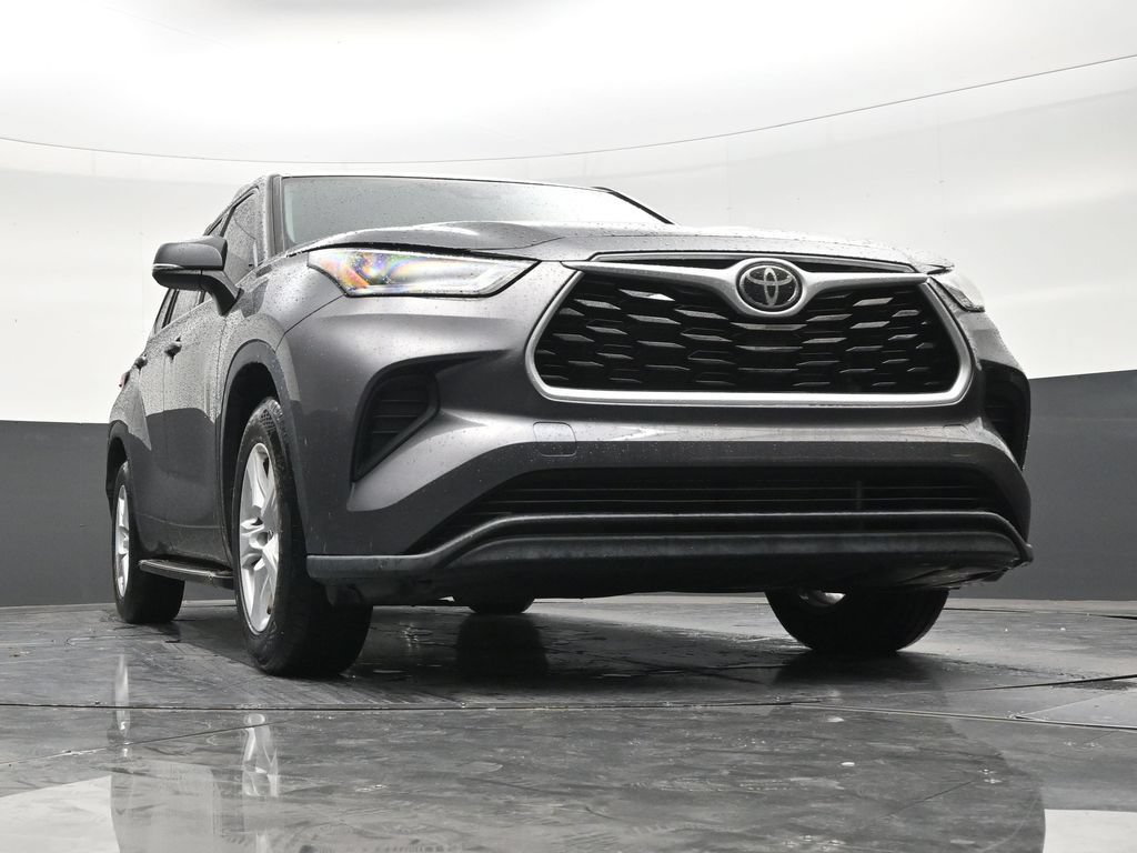 Used 2021 Toyota Highlander L FWD image 25