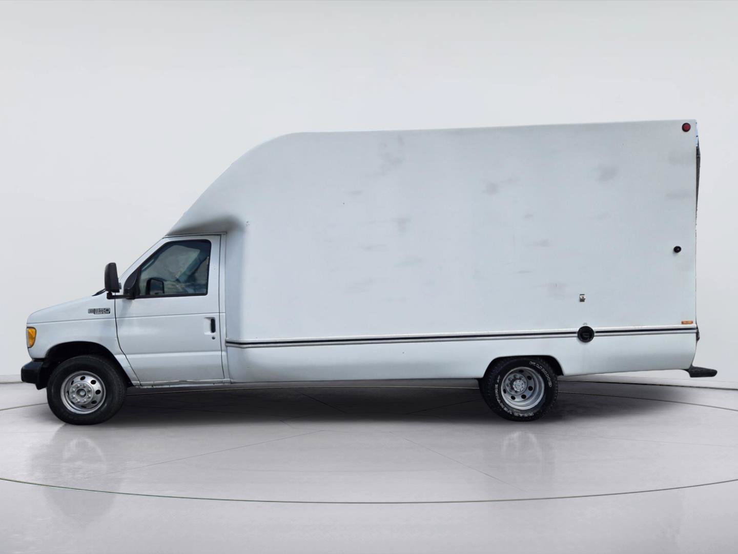 Used 2003 Ford E-350 and Econoline 350 Super Duty RWD image 5