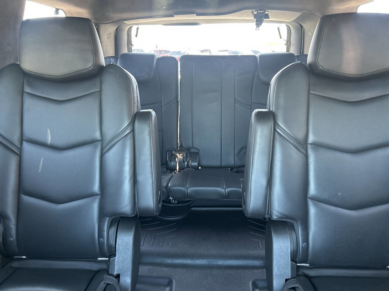 Used 2016 Cadillac Escalade Platinum image 34