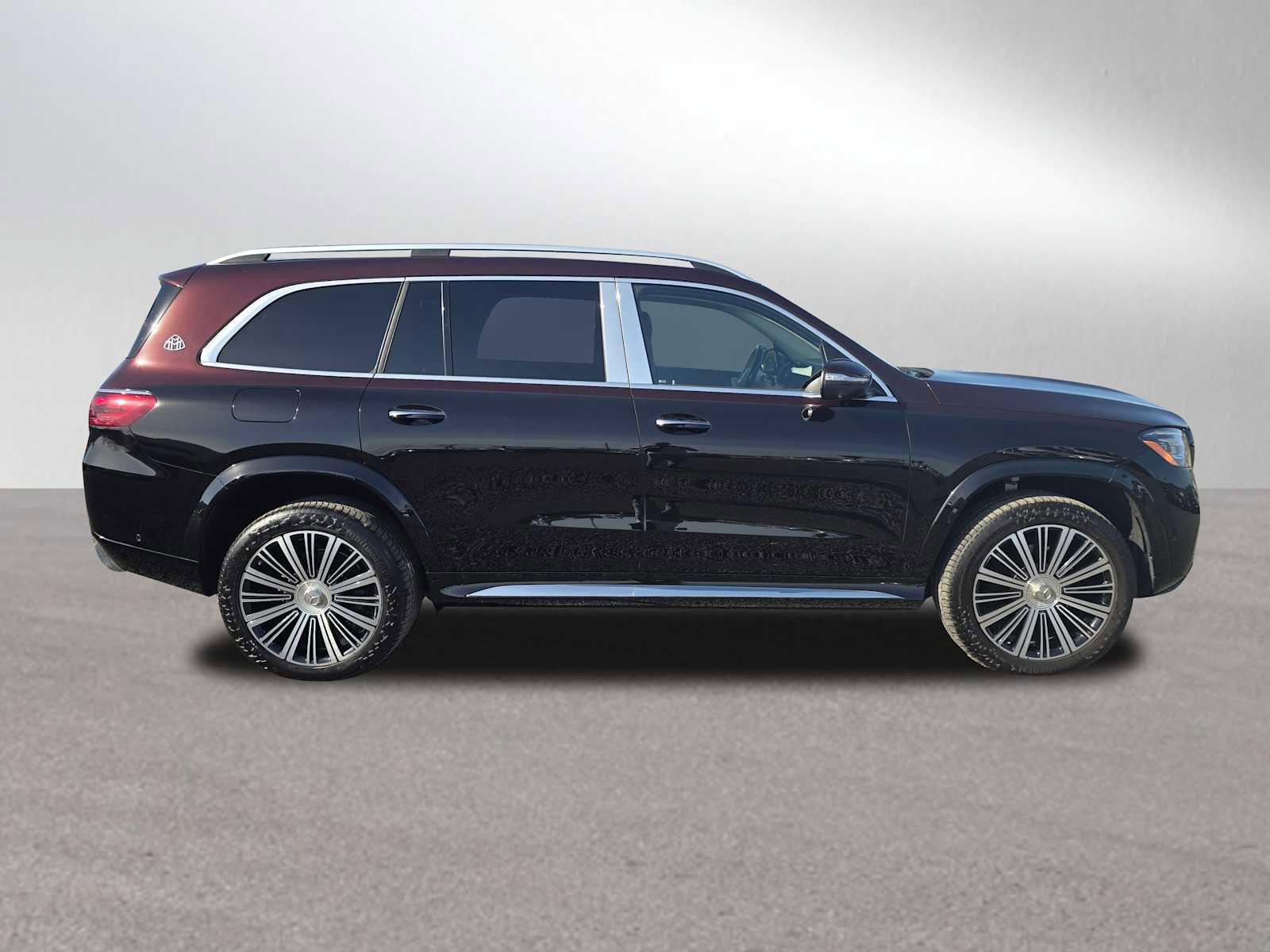 Used 2024 Mercedes-Benz Maybach GLS 600 4MATIC image 2