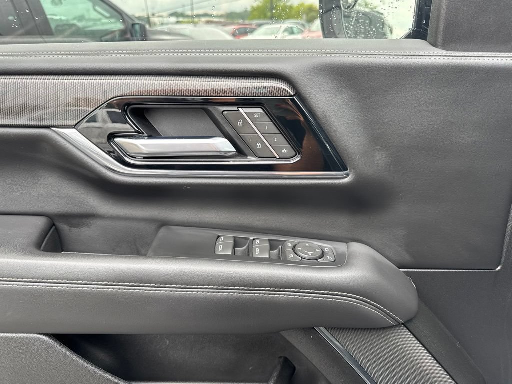 Used 2025 GMC Yukon Elevation AWD/4WD image 11
