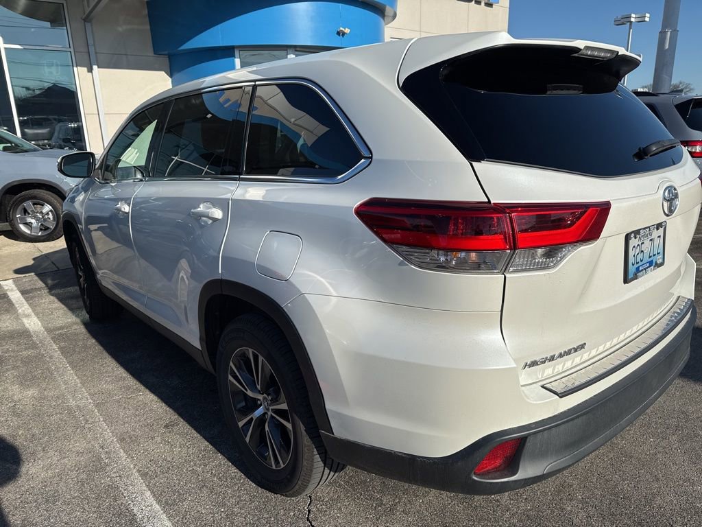 Used 2019 Toyota Highlander LE image 6