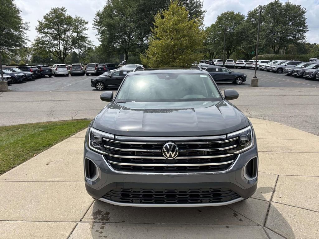 New 2026 Volkswagen Atlas SE image 2