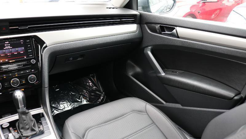 Used 2020 Volkswagen Passat 2.0T SE image 17