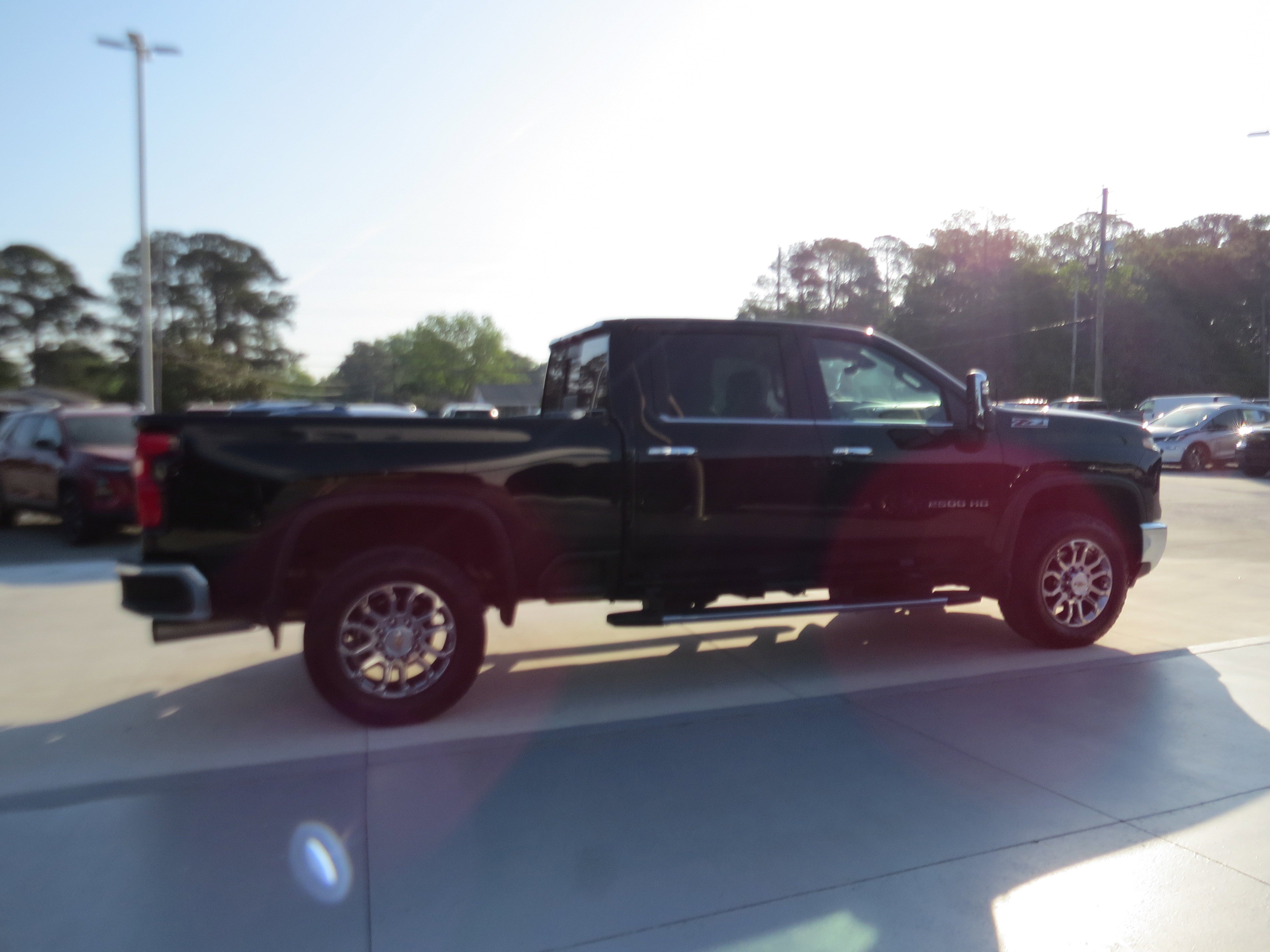 Used 2024 Chevrolet Silverado 2500 LTZ w/ LTZ Convenience Package AWD/4WD image 5