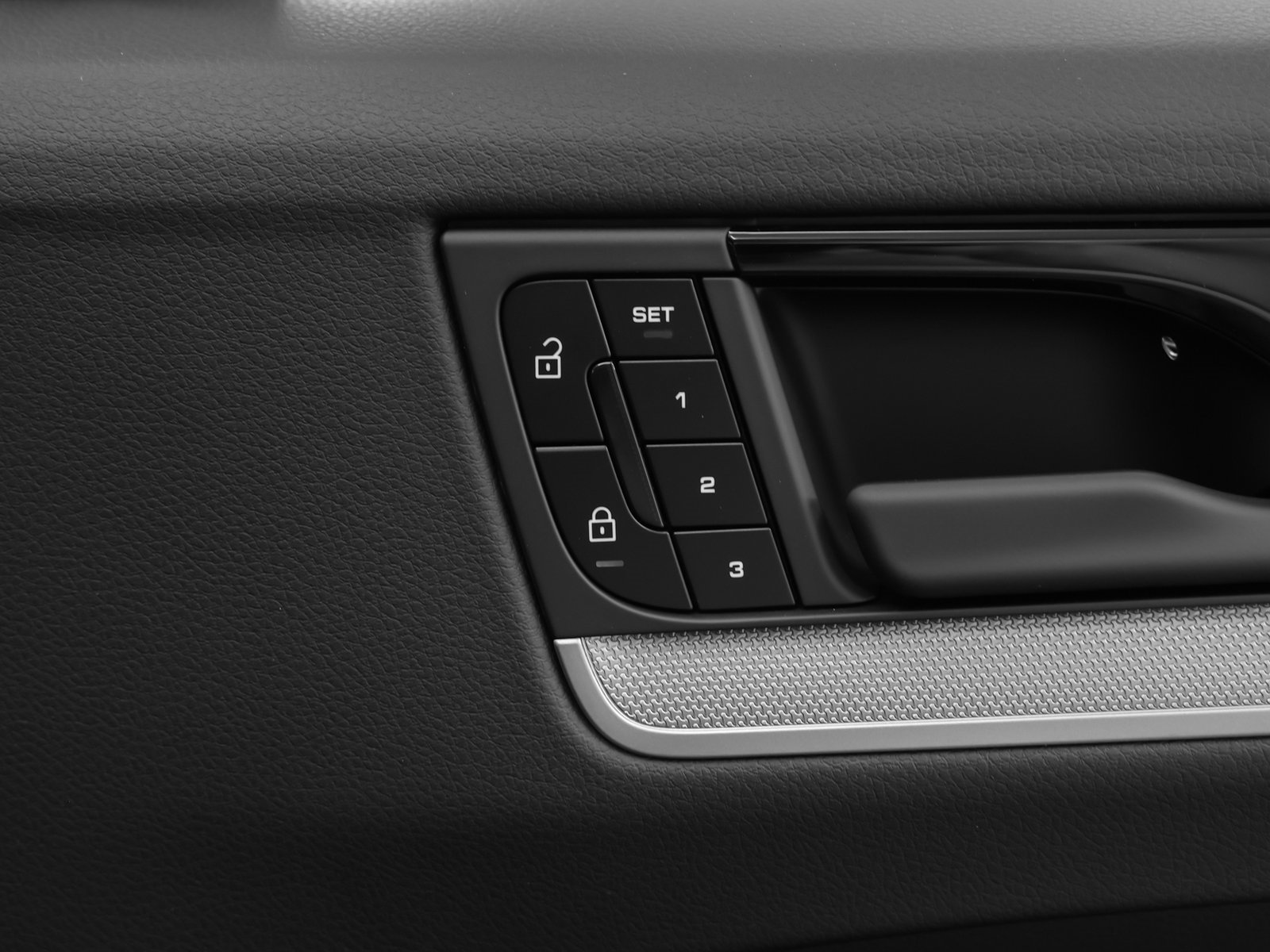 Certified 2025 Porsche Cayenne image 18