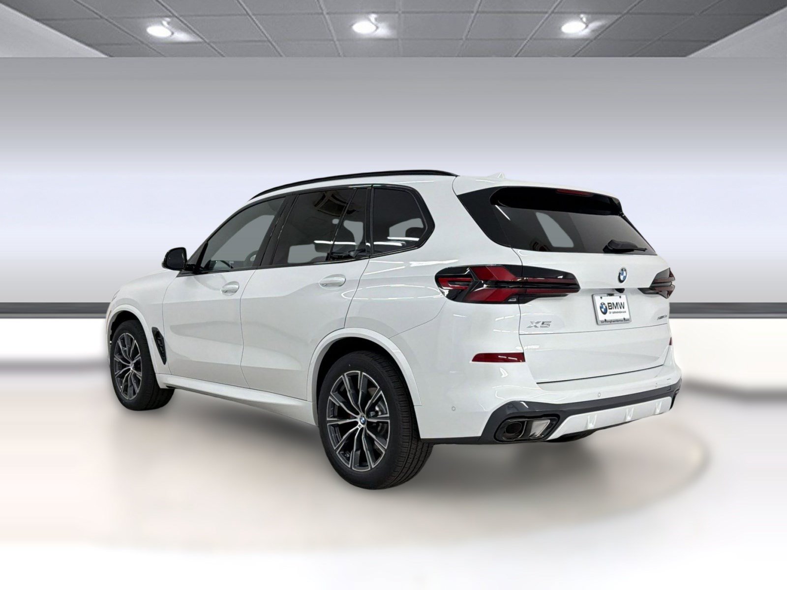 New 2026 BMW X5 xDrive40i w/ M Sport Package AWD/4WD image 3
