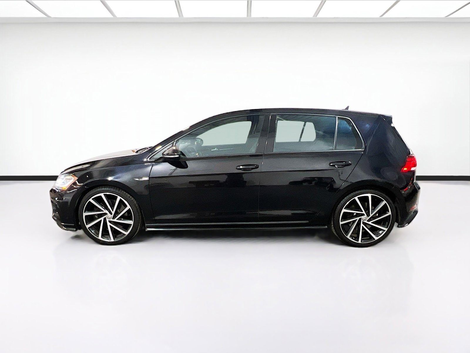 Used 2018 Volkswagen Golf R 4-Door AWD/4WD image 24
