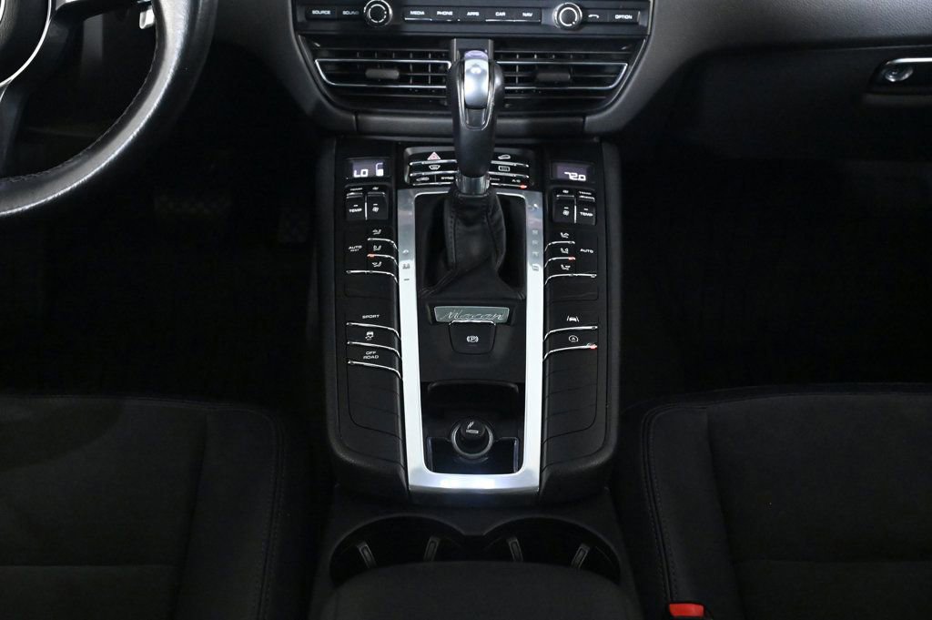 Certified 2019 Porsche Macan image 16