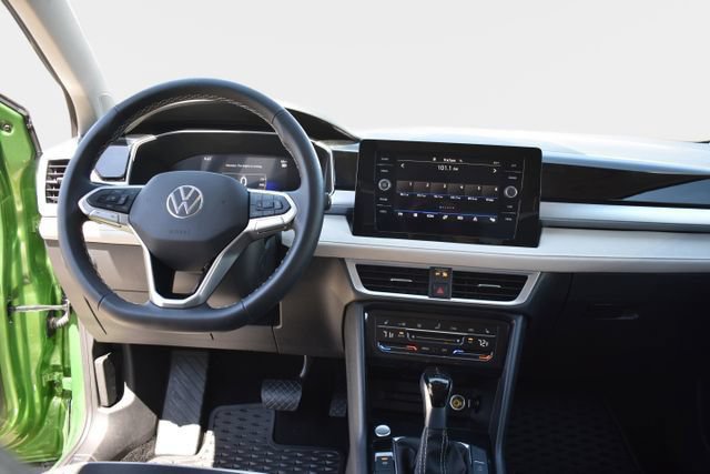 Used 2025 Volkswagen Taos SE FWD image 30