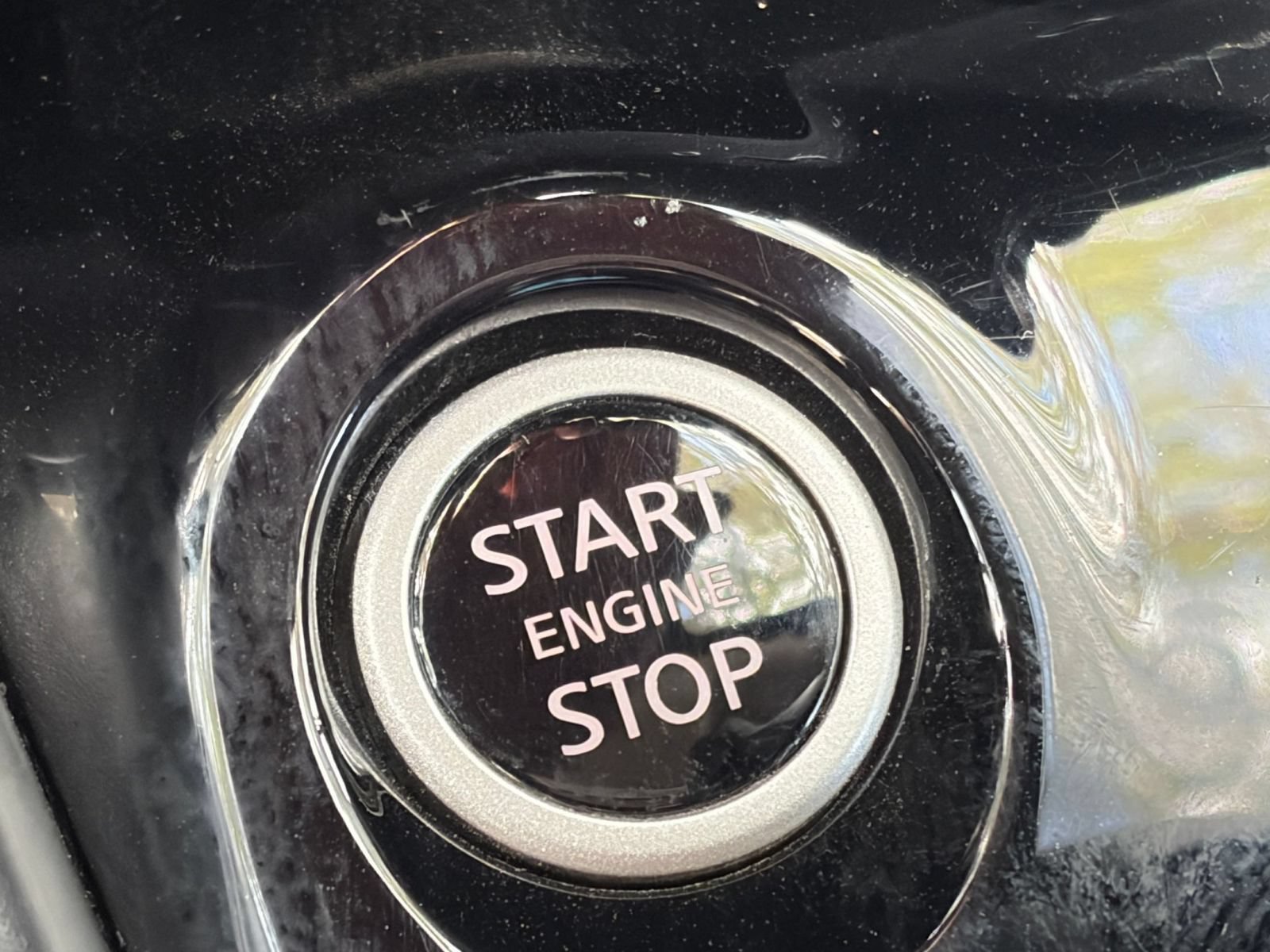 Used 2025 Nissan Versa SV FWD image 19