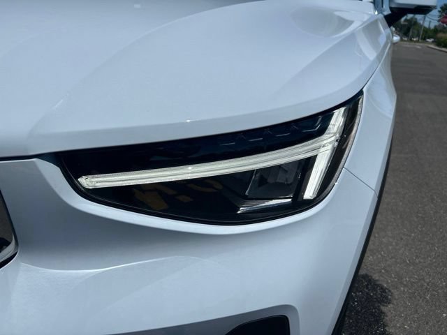 Certified 2025 Volvo XC40 B5 Core AWD/4WD image 8