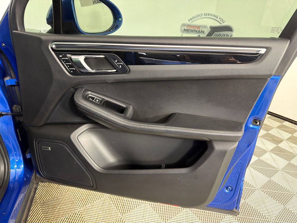 Used 2016 Porsche Macan S image 16