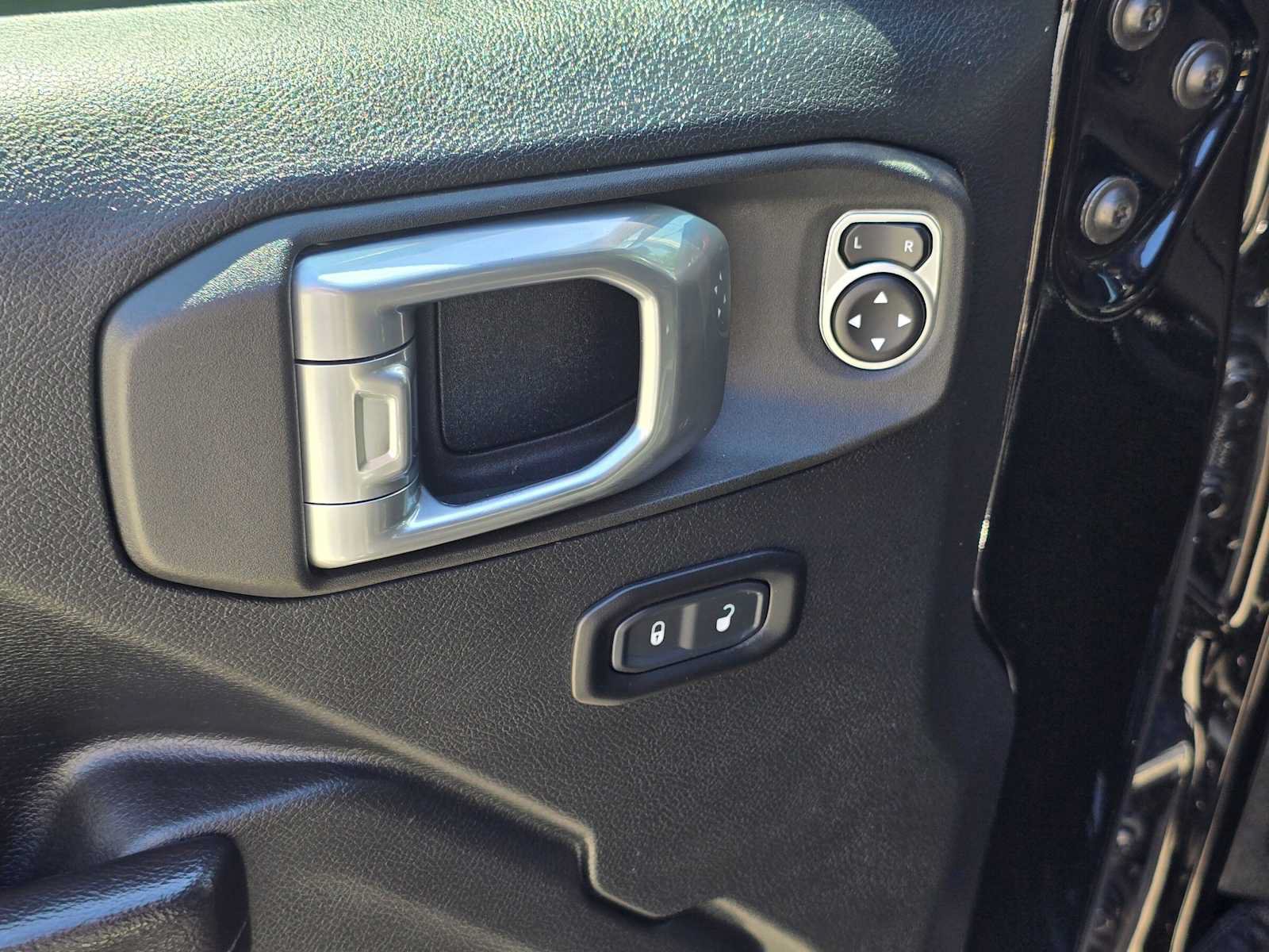 Used 2021 Jeep Wrangler Unlimited Rubicon AWD/4WD image 23