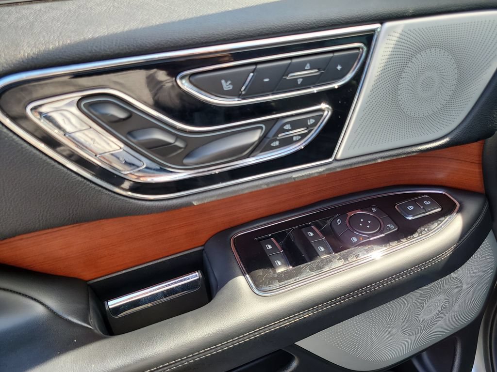 Used 2020 Lincoln Navigator L Reserve w/ Luxury Package RWD image 17