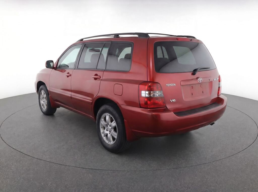 Used 2005 Toyota Highlander 2WD V6 w/ 3rd Row image 4