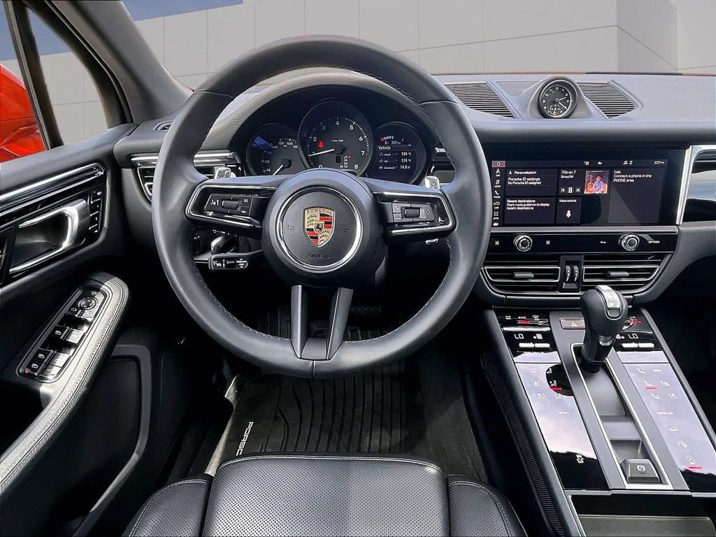 Certified 2025 Porsche Macan AWD/4WD image 13