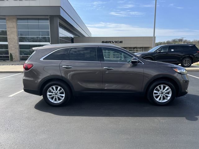 Used 2020 Kia Sorento LX w/ LX I4 Convenience Package image 2