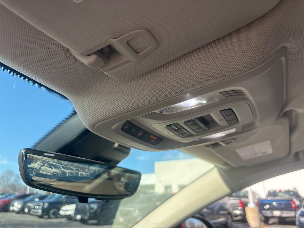 Used 2022 Buick Envision Avenir w/ Technology Package II image 28