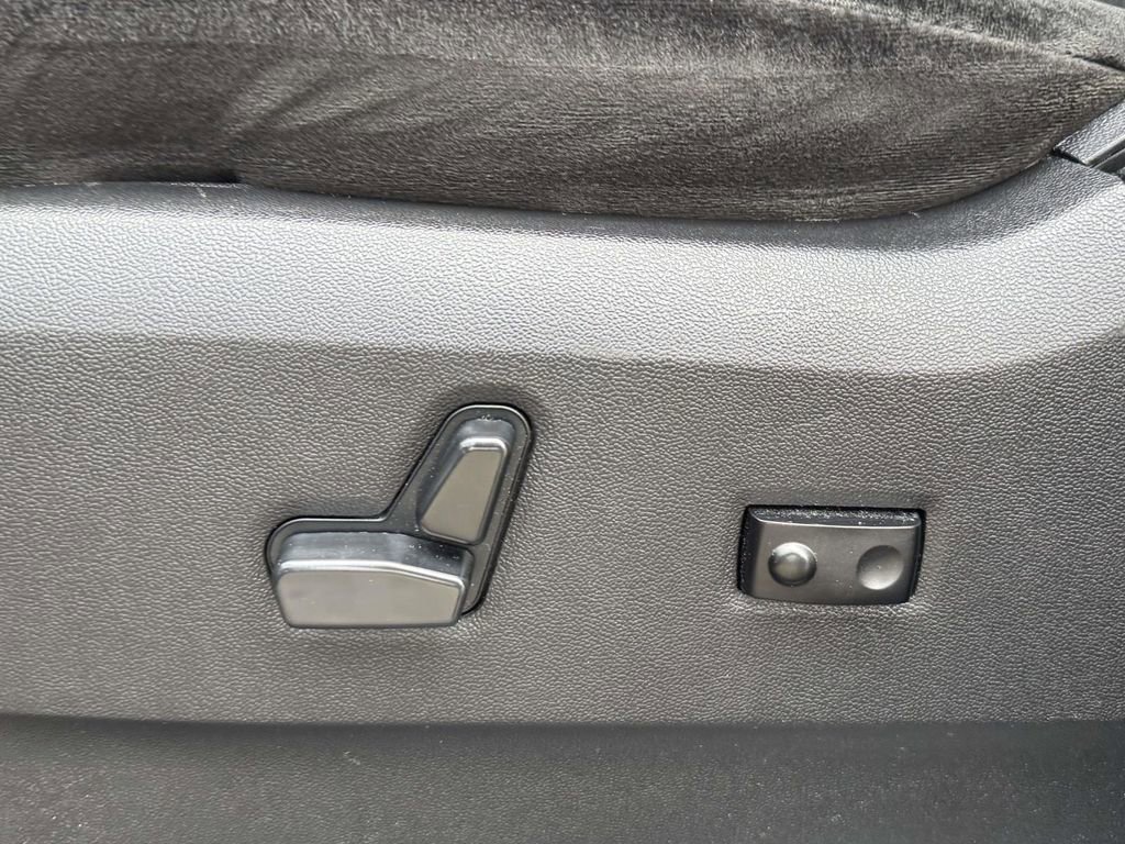 Used 2020 Dodge Grand Caravan SE image 17