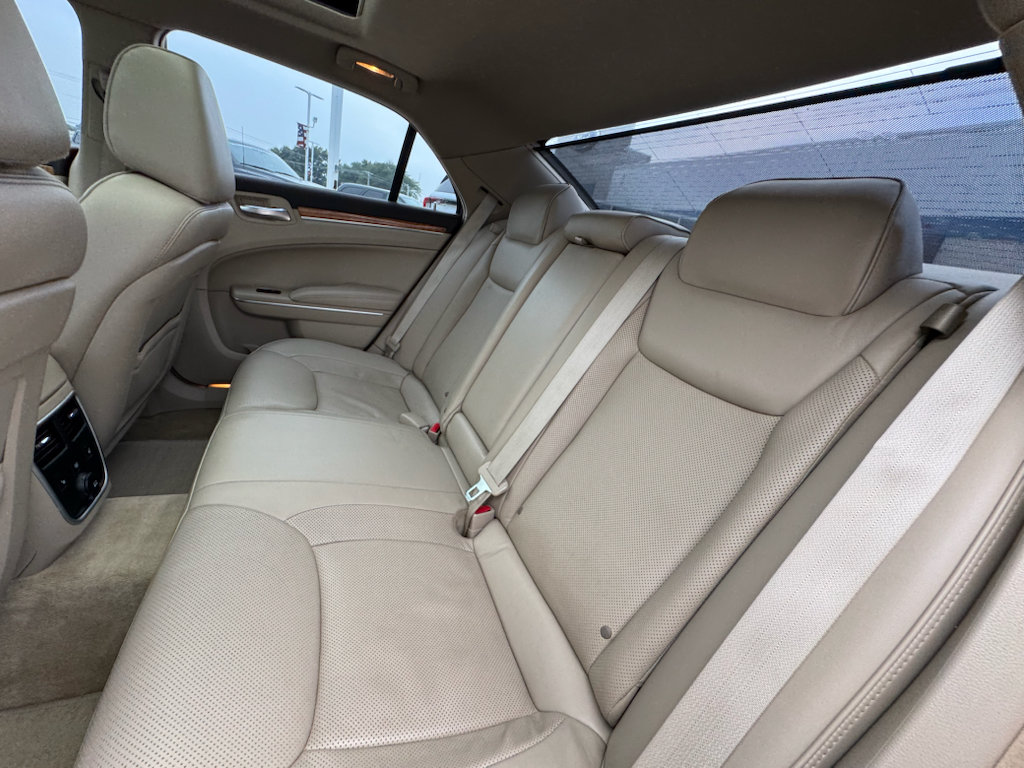 Used 2014 Chrysler 300 C RWD image 22