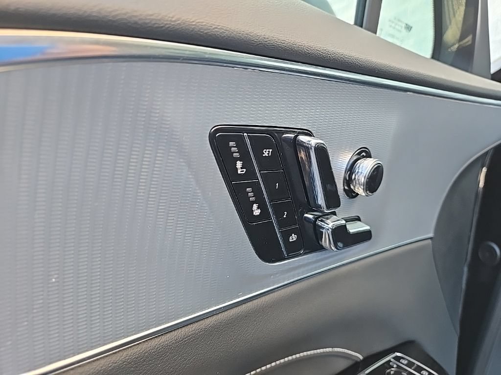 Certified 2024 Cadillac Lyriq Tech w/ Driver Assist Package AWD/4WD image 15