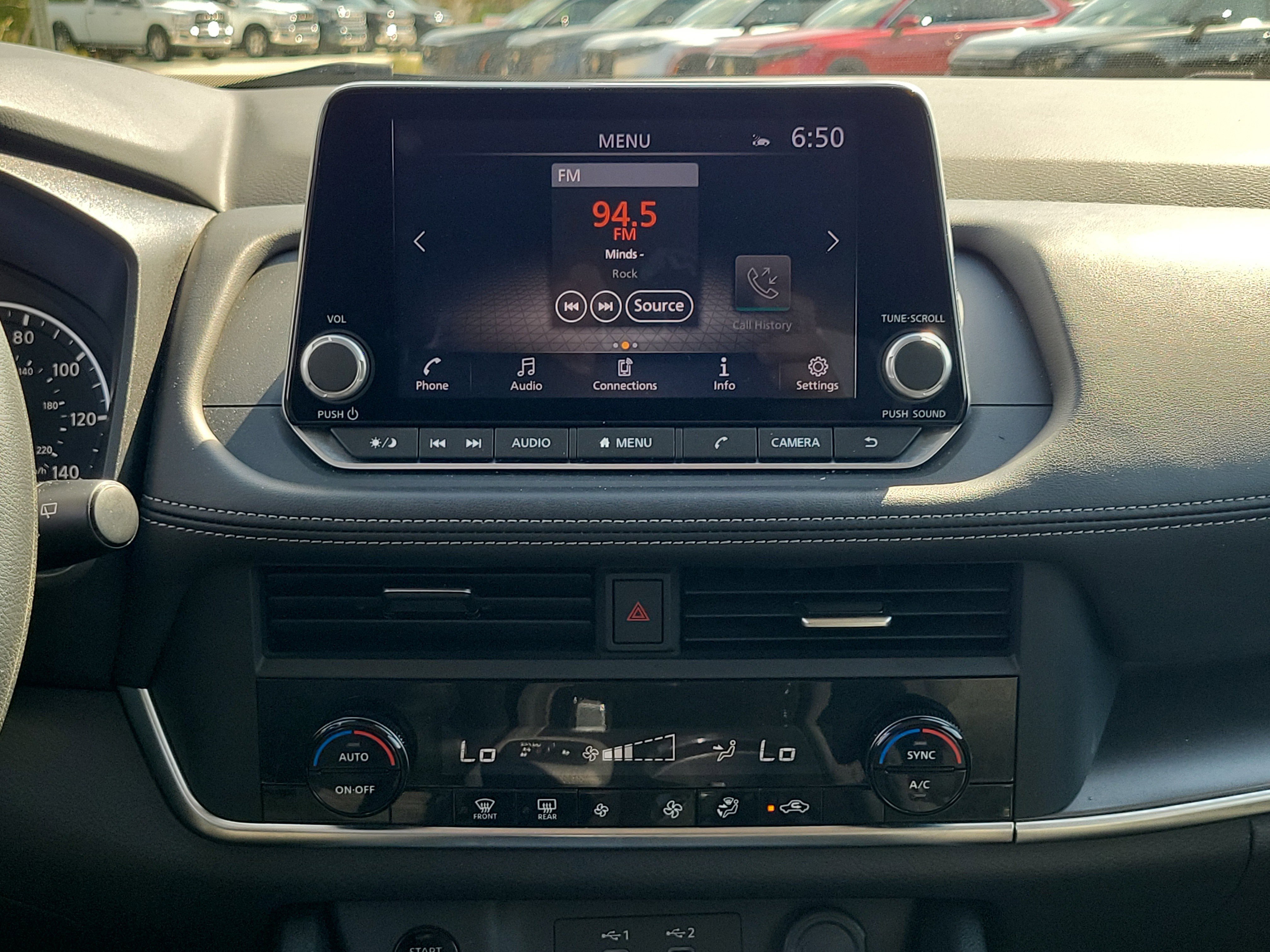 Used 2024 Nissan Rogue SV image 18