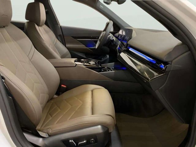 Used 2025 BMW 530i w/ Premium Package RWD image 54