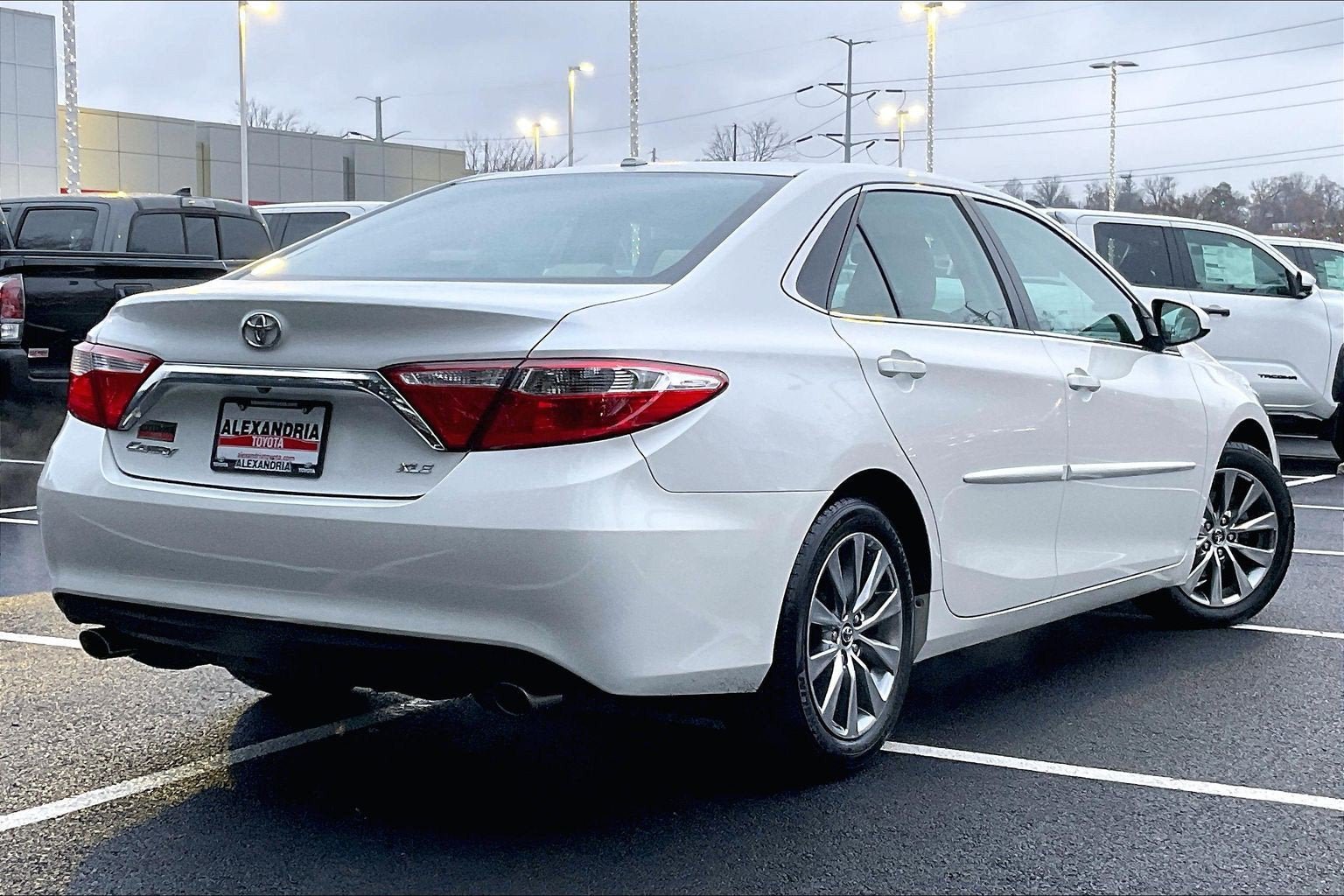 Used 2015 Toyota Camry XLE FWD image 12