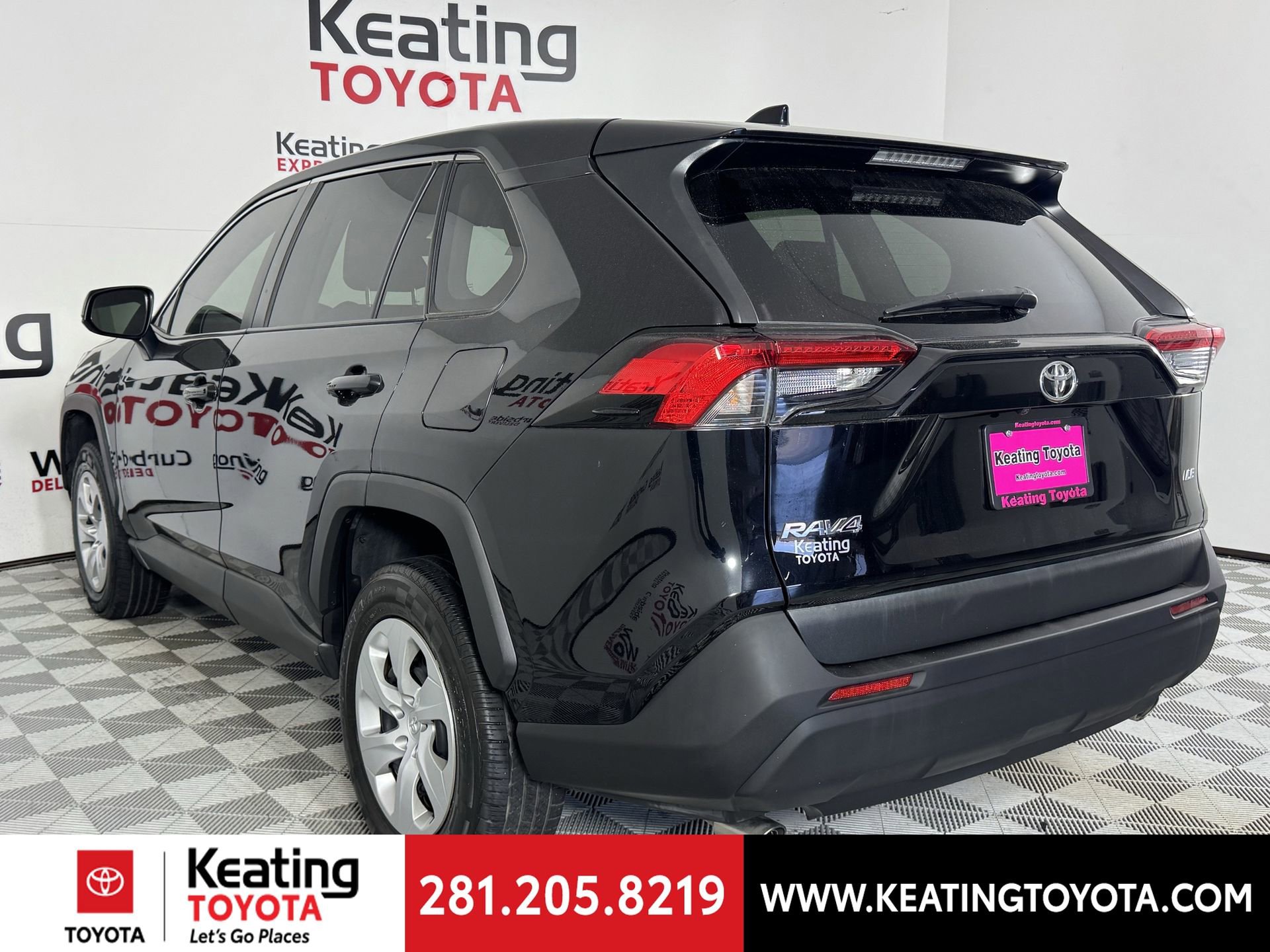 Used 2022 Toyota RAV4 LE image 6