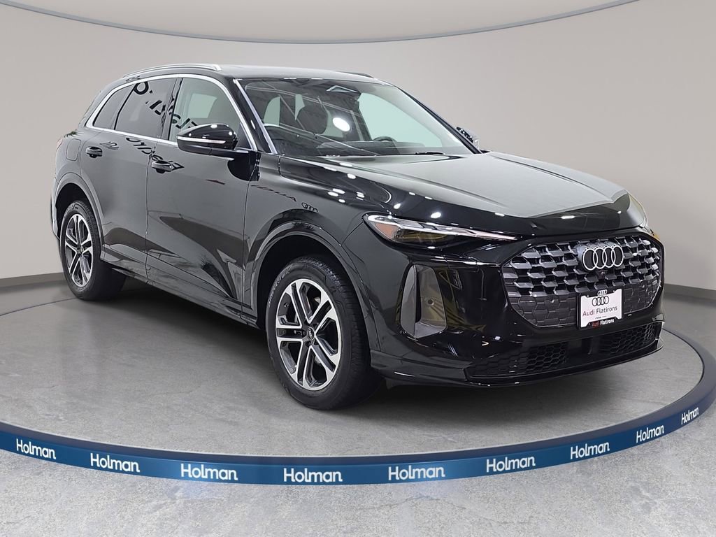 Used 2025 Audi Q5 Premium w/ Convenience Package image 4