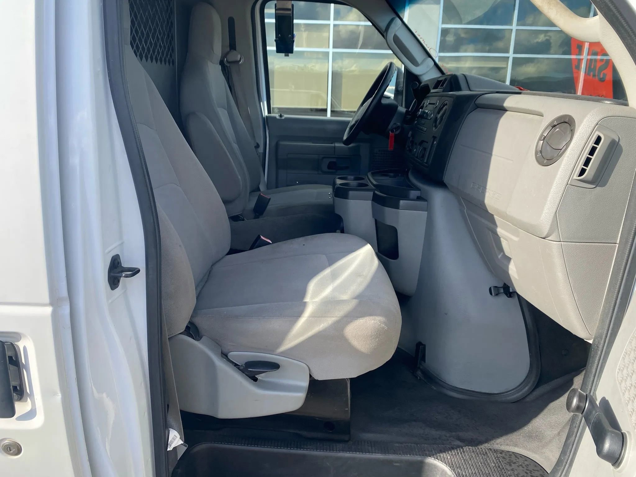 Used 2014 Ford E-350 and Econoline 350 Extended Super Duty w/ Insulation Package RWD image 17