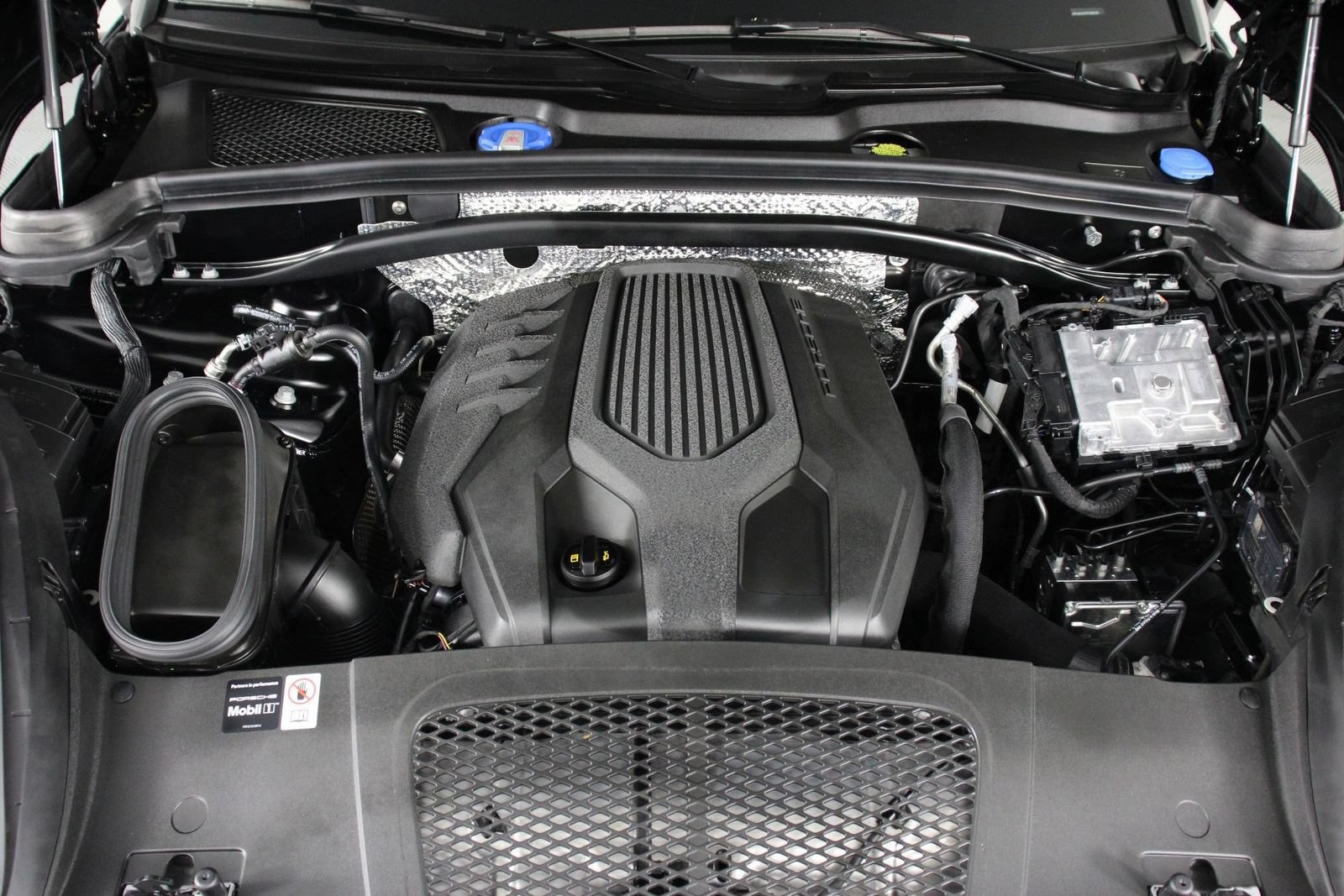 Certified 2026 Porsche Macan AWD/4WD image 26