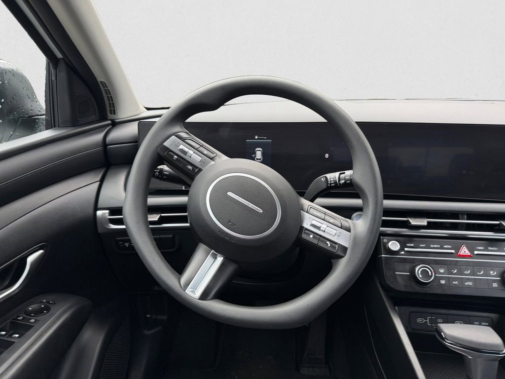 Certified 2025 Hyundai Tucson SE image 9