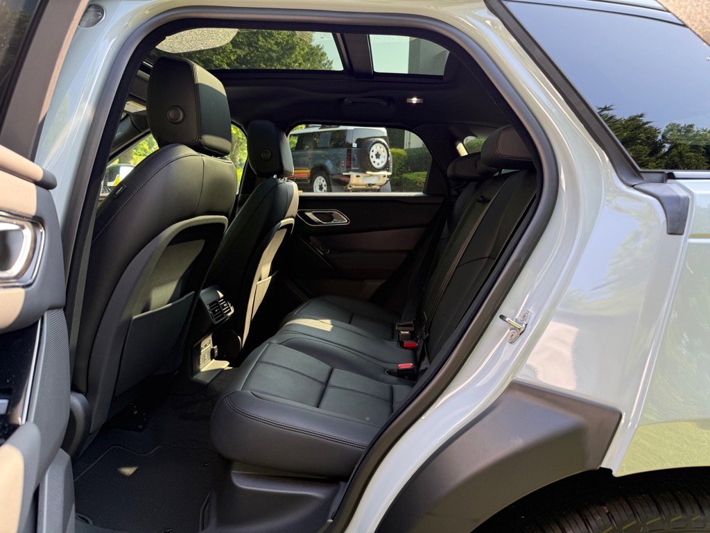 New 2026 Land Rover Range Rover Velar Dynamic SE image 12