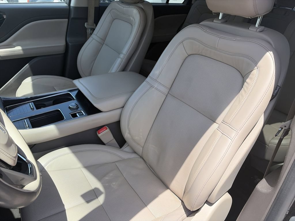 Used 2023 Lincoln Aviator Reserve w/ Equipment Group 201A RWD image 11