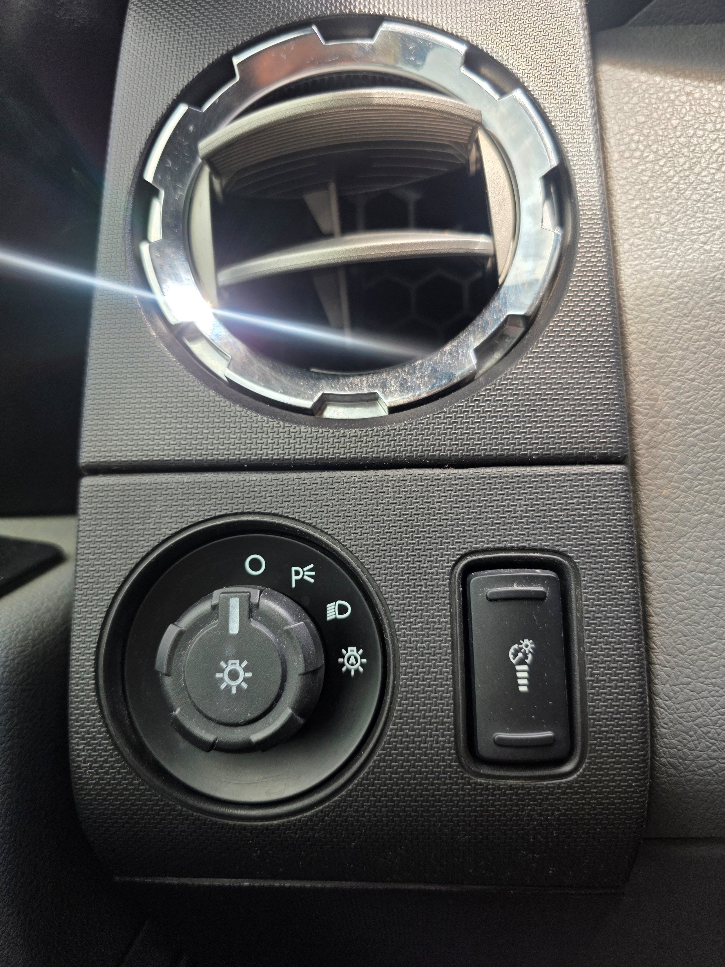 Used 2015 Ford F350 XLT w/ XLT Interior Package AWD/4WD image 15