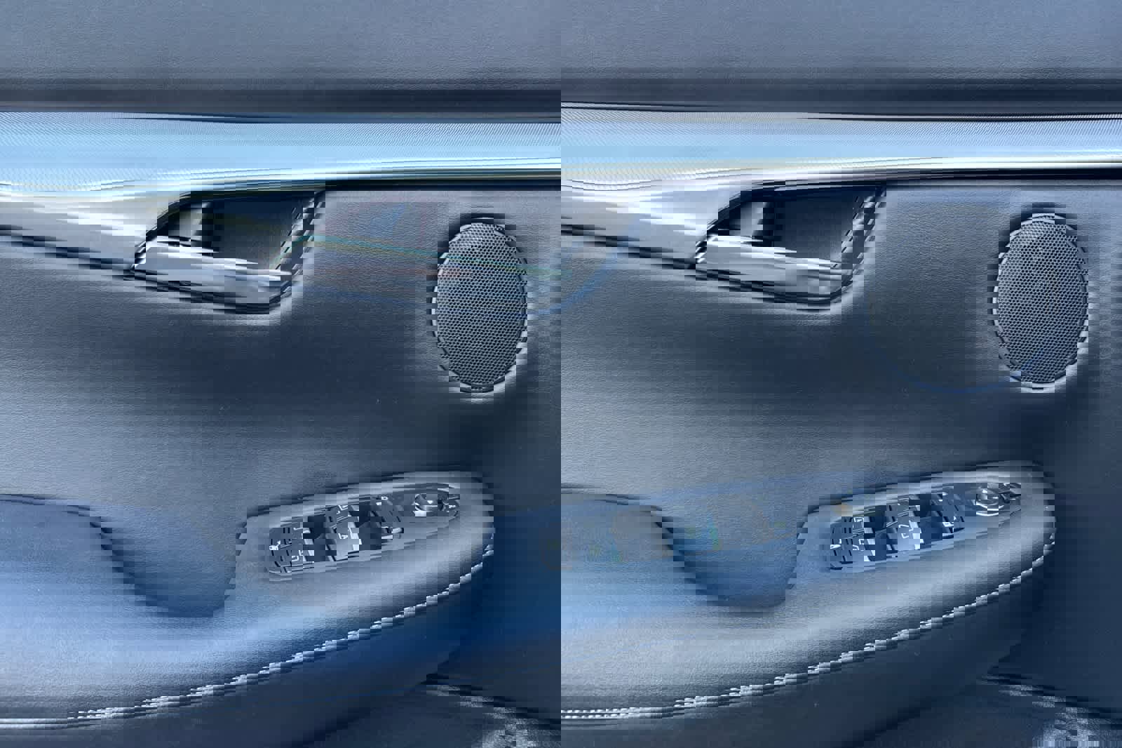 Used 2019 INFINITI QX50 Luxe w/ Navigation Package image 12