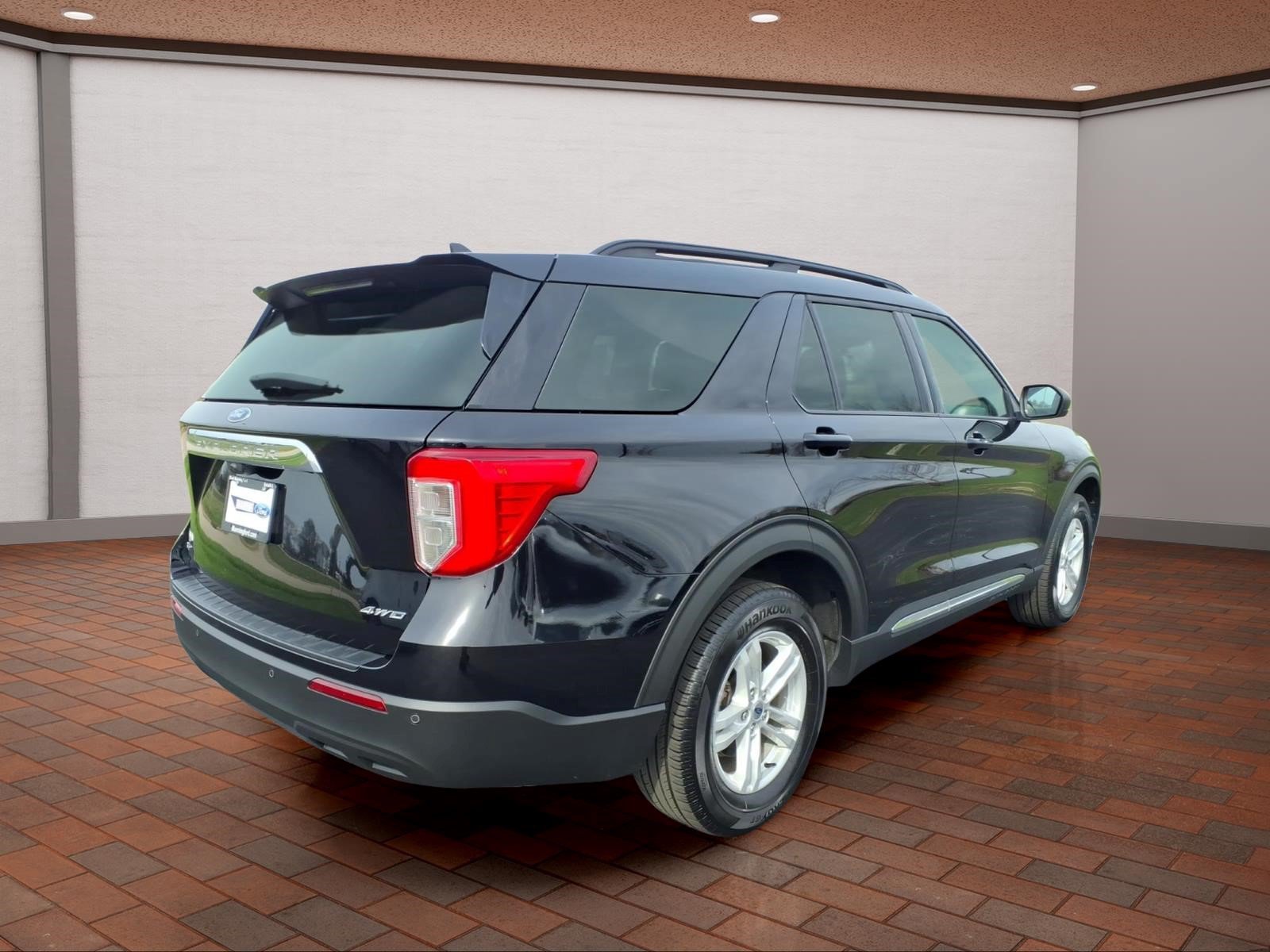 Used 2024 Ford Explorer XLT AWD/4WD image 8