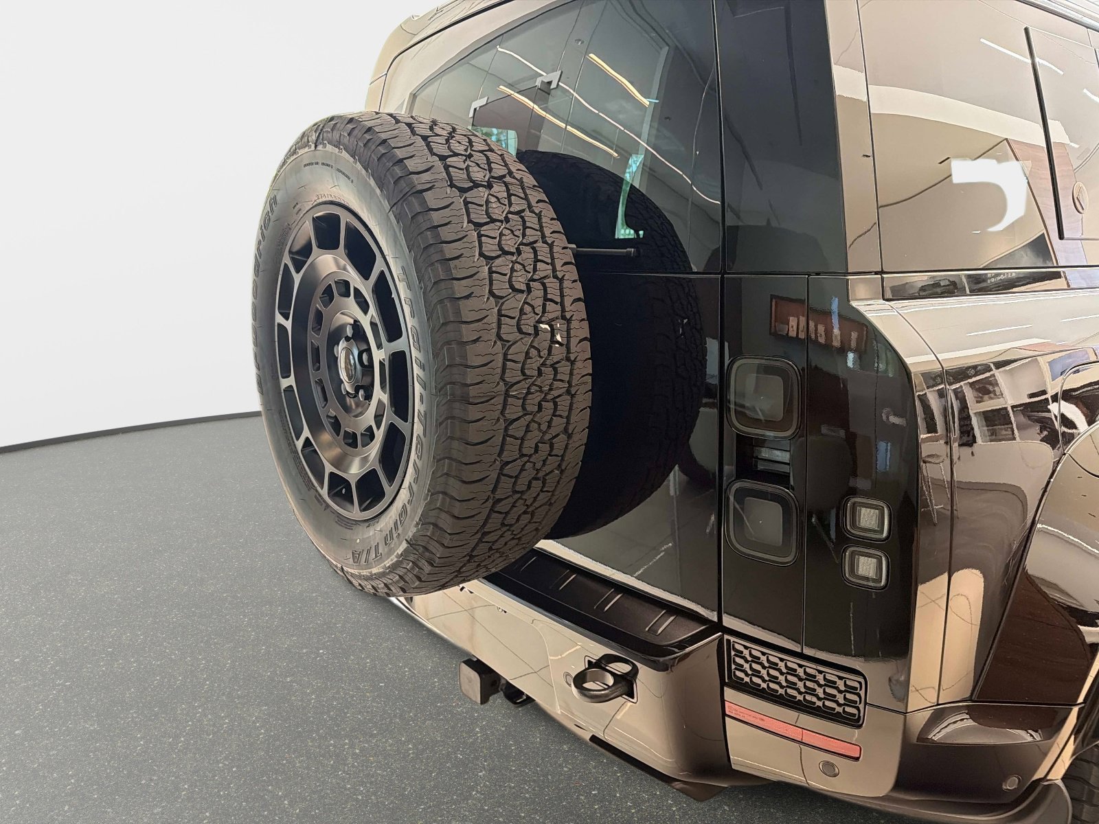 New 2026 Land Rover Defender 110 OCTA AWD/4WD image 6