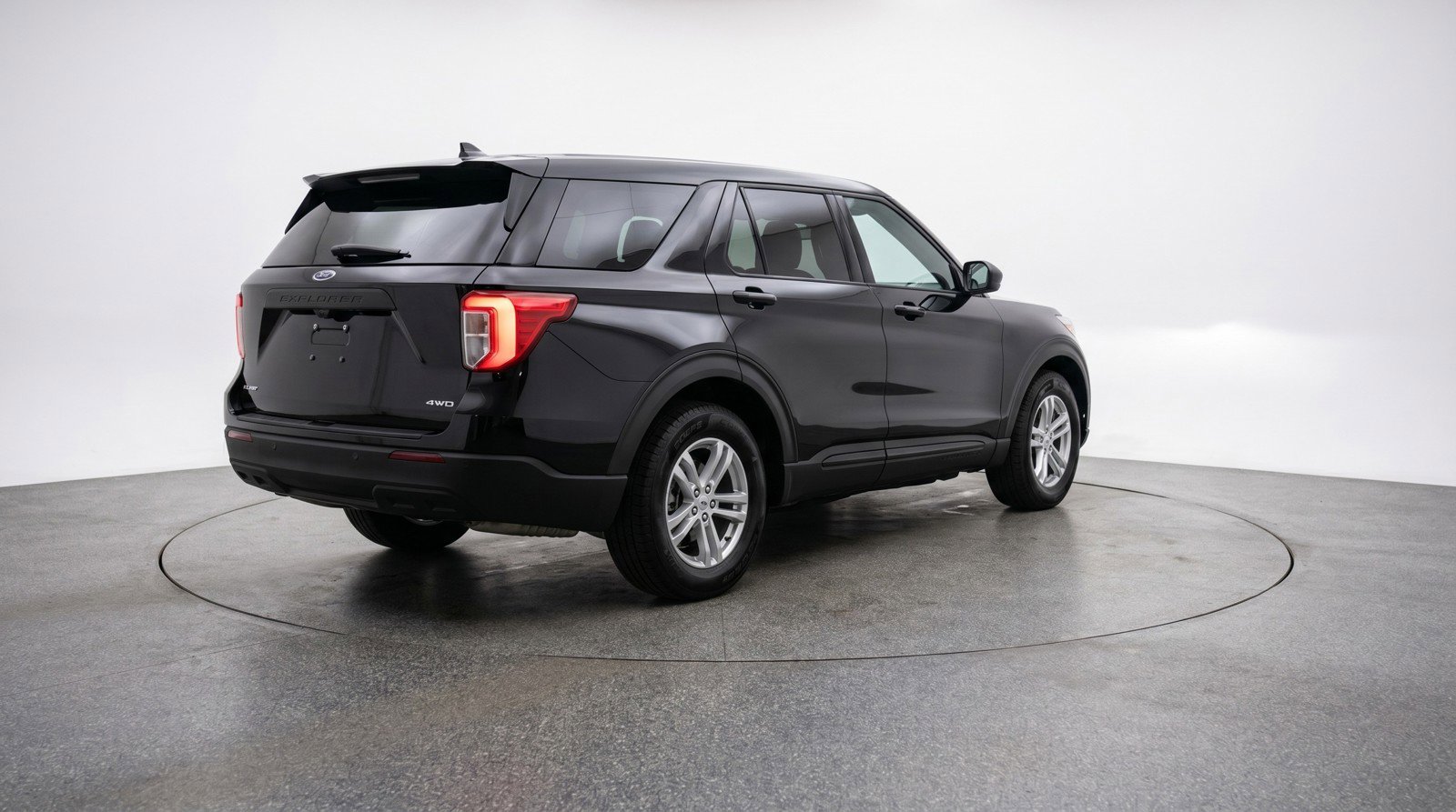 Used 2024 Ford Explorer XLT w/ Equipment Group 202A RWD image 9