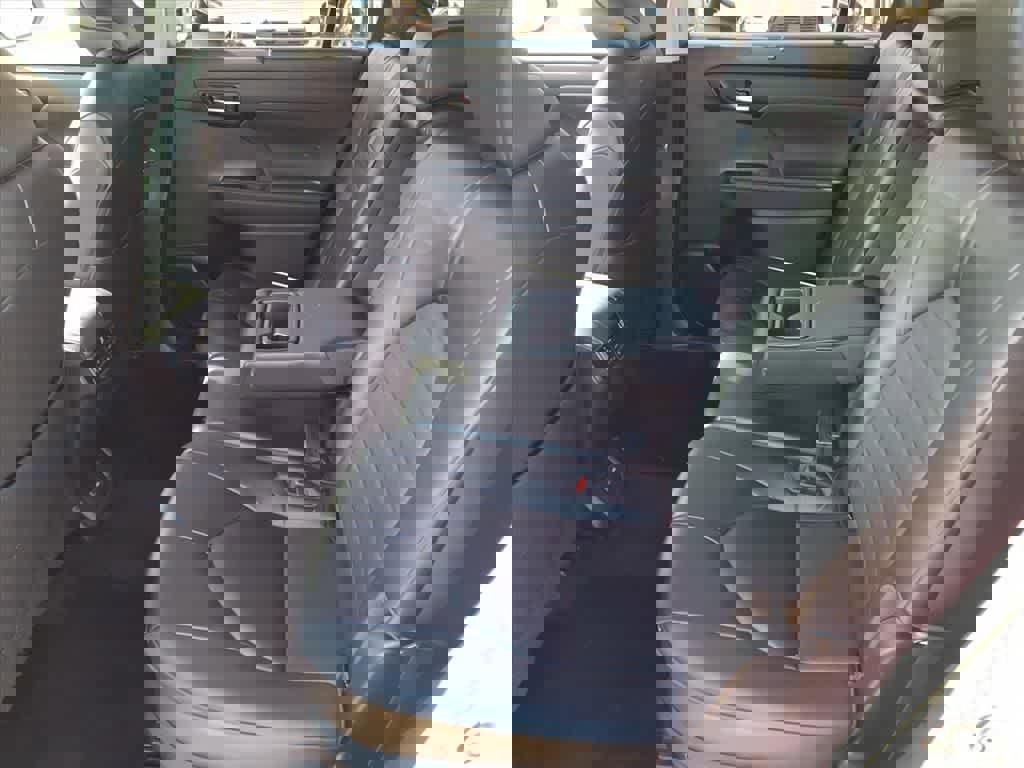 Used 2023 Toyota Highlander XLE image 9