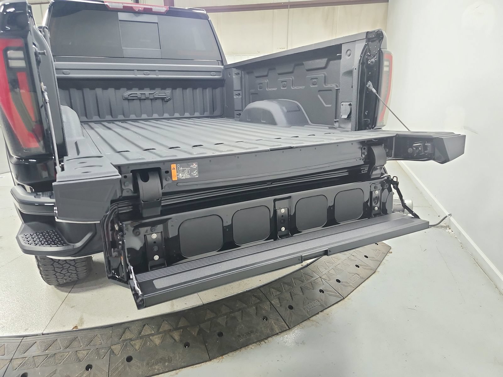 Used 2024 GMC Sierra 2500 AT4 w/ AT4 Premium Plus Package AWD/4WD image 54