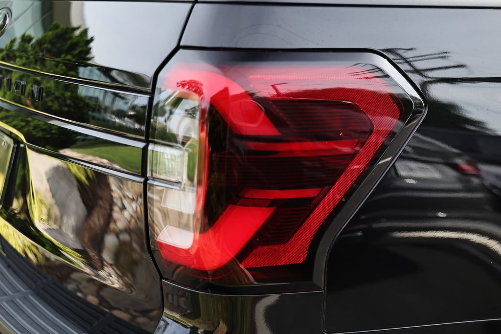 Used 2022 Ford Expedition Limited AWD/4WD image 6
