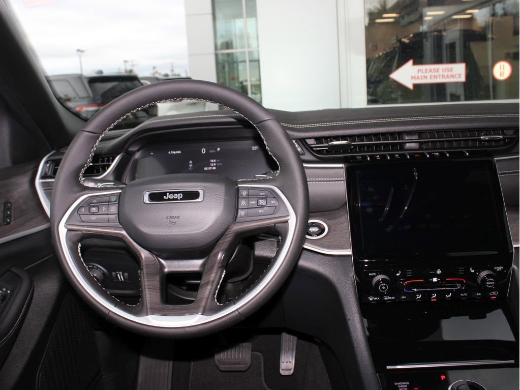 New 2025 Jeep Grand Cherokee Limited w/ Trailer Tow Package image 12