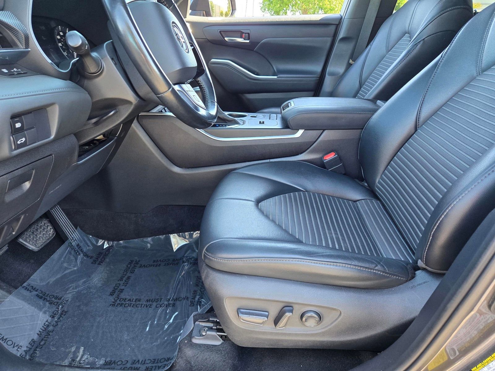 Used 2021 Toyota Highlander XSE FWD image 15