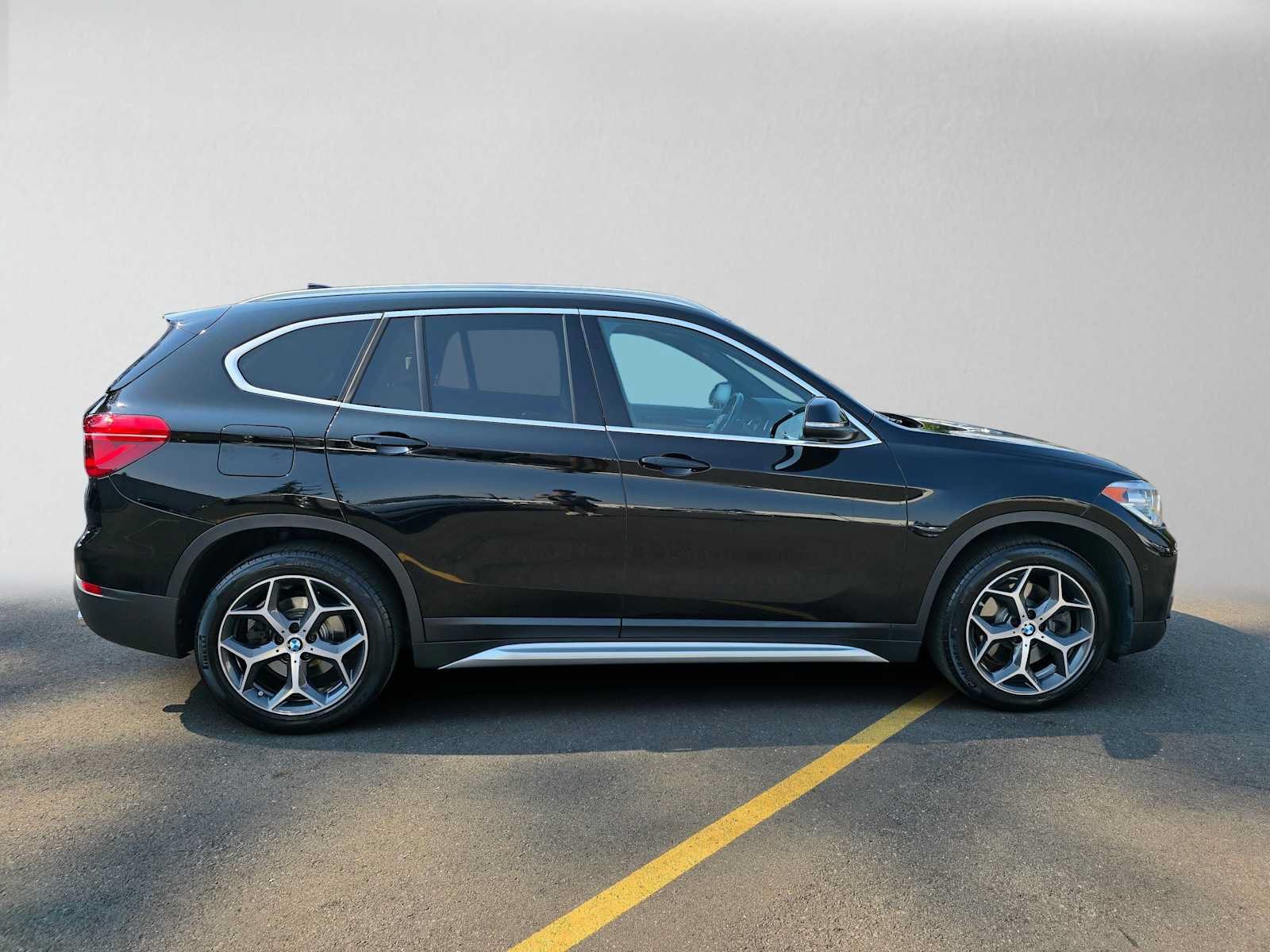 Used 2018 BMW X1 xDrive28i w/ Premium Package AWD/4WD image 2